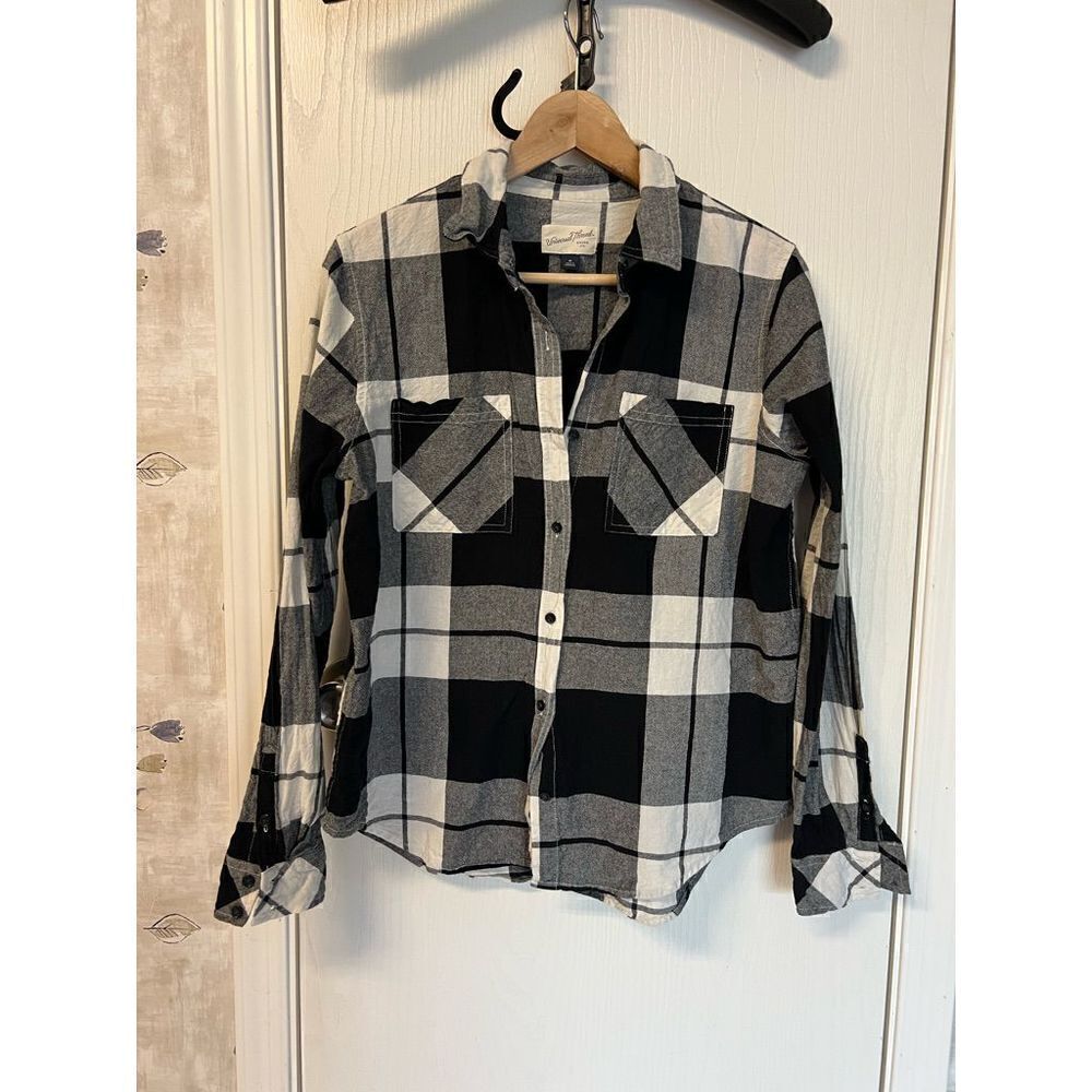 Universal Thread Shirt 